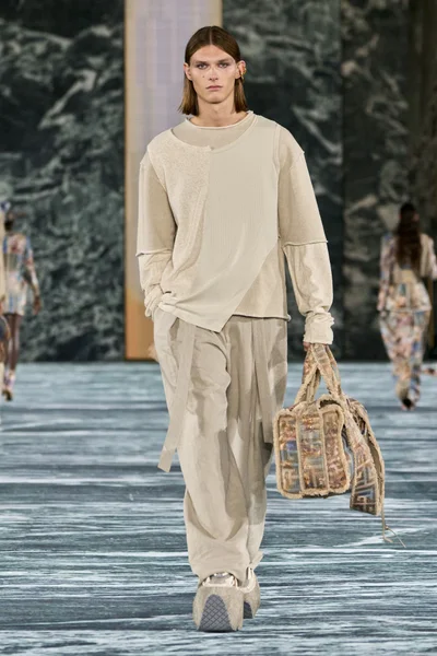 Look 28